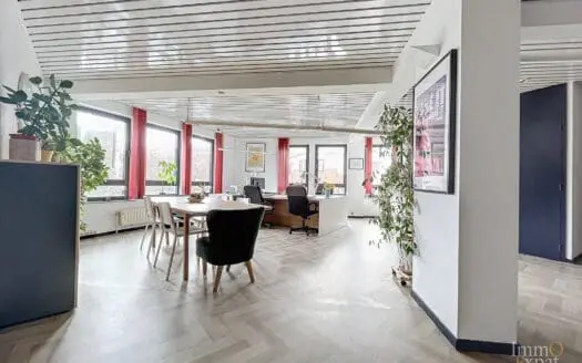 Bureau à louer  180 m², 2000 €