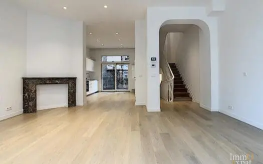 Maison à louer 6 chambres 300 m², 4000 €
