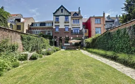Maison à louer 6 chambres 496 m², 3500 €