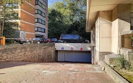 Garage / parking à vendre  18 m², 30000 €