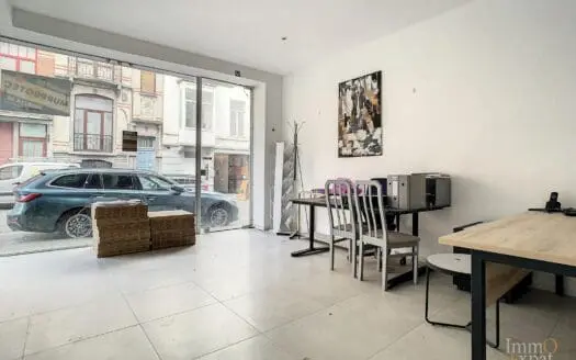 Commercial for rent  51 m², 800 €