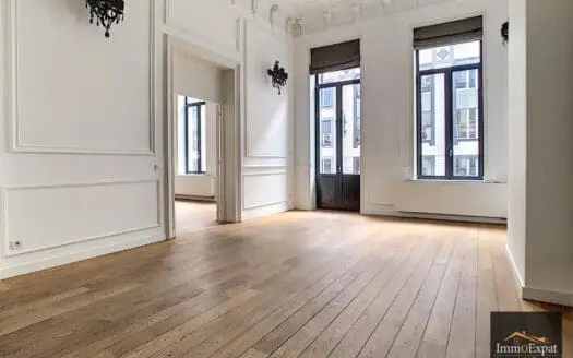 Flat for rent  3 bedrooms 230 m², 2250 €