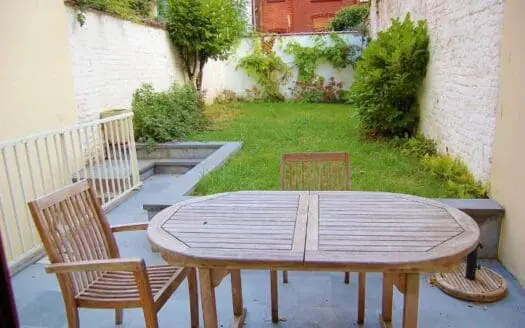 House for rent 4 bedrooms 220 m², 2200 €