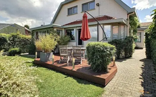 House for rent 4 bedrooms 245 m², 2500 €