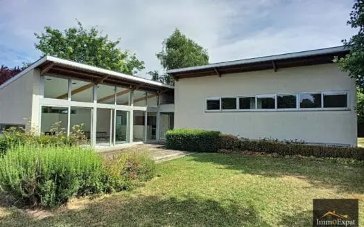 House for rent  4 bedrooms 250 m², 2250 €