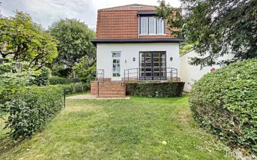 House for rent  4 bedrooms 254 m², 2500 €