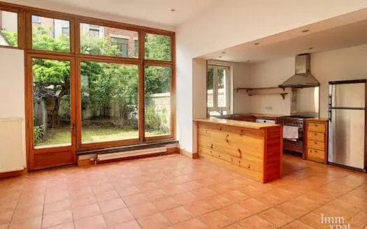House for rent 6 bedrooms 220 m², 2500 €