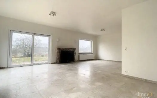 House for rent 7 bedrooms 270 m², 2300 €
