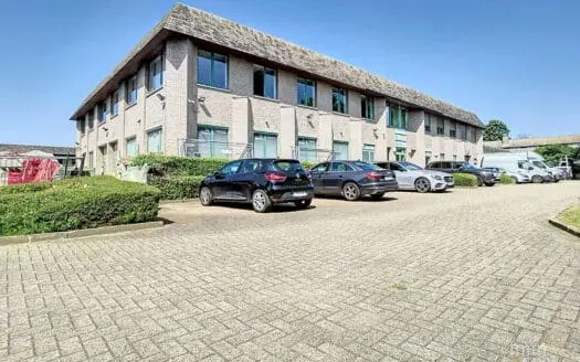 Office for rent  180 m², 1500 €