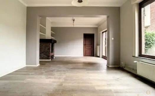 House for sale  5 bedrooms 221 m², 750000 €