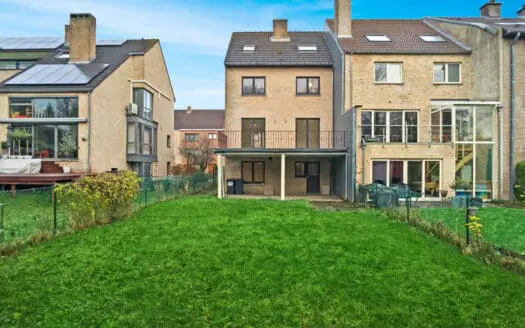 House for sale  5 bedrooms 224 m², 800000 €