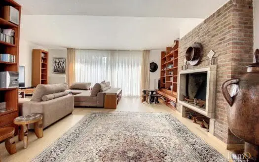 House for sale  5 bedrooms 270 m², 820000 €