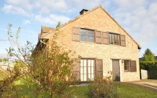 House for sale  5 bedrooms 422 m², 440000 €