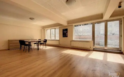 Office for sale 140 m², 375000 €