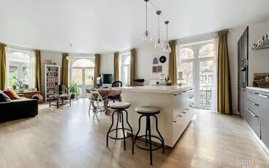 Flat for sale  2 bedrooms 80 m², 300000 €