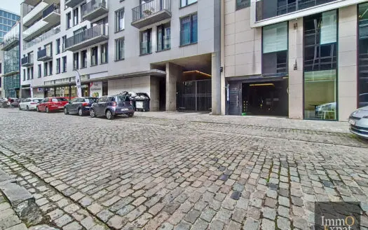 Garage / parking for sale  1141 m², 30000 €