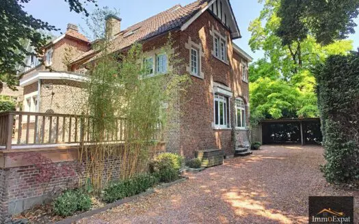 Maison à louer 6 chambres 370 m², 3700 €