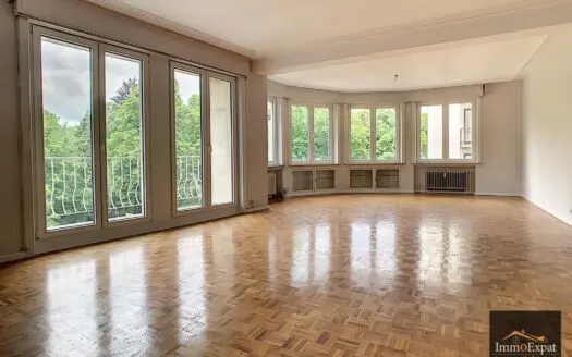 Appartement à louer 3 chambres 136 m², 1600 €