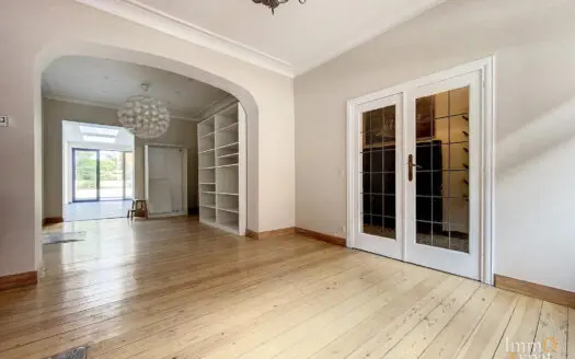 Maison à louer 6 chambres 270 m², 2500 €