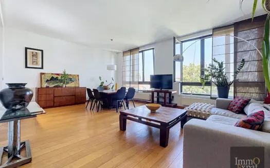Flat for rent  3 bedrooms 151 m², 1900 €