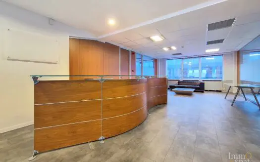 Bureau à louer  325 m², 3335 €