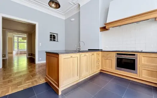 Maison à louer  5 chambres 260 m², 3000 €