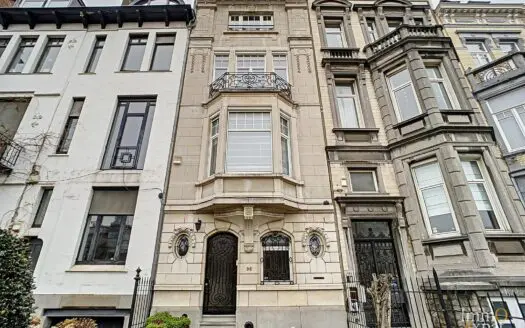 Maison à louer 6 chambres 350 m², 3650 €