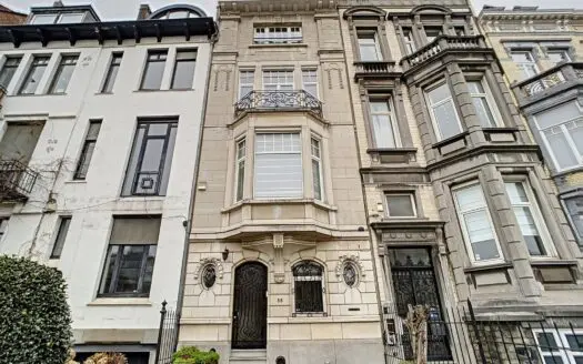 Maison à louer 6 chambres 350 m², 3650 €