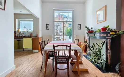 House for rent 5 bedrooms 241 m², 2750 €
