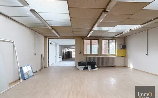 Industrial for rent 90 m², 850 €