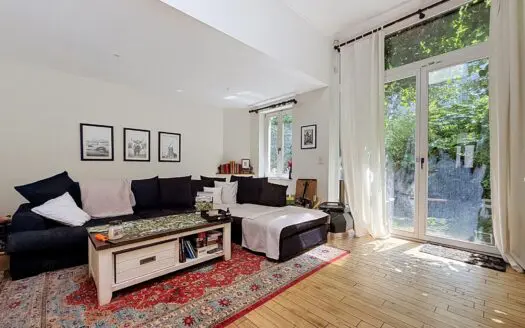 Maison à louer  5 chambres 270 m², 3000 €