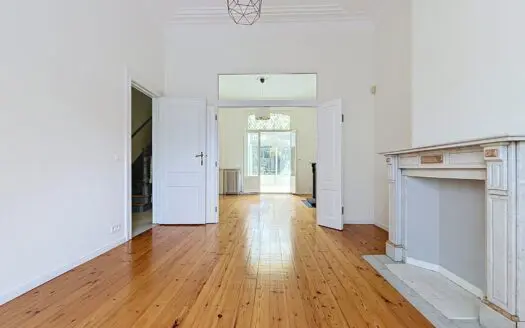 Maison à louer 5 chambres 279 m², 3000 €
