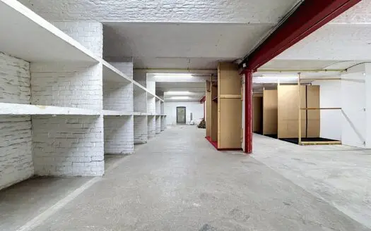 Industrial for rent 140 m², 1200 €