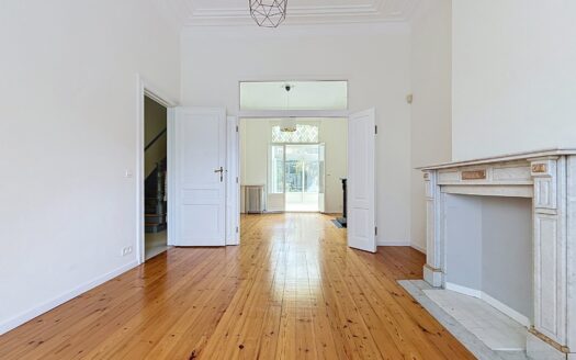 Maison à louer 5 chambres 279 m², 3000 €