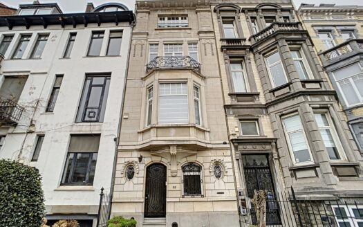Maison à louer 6 chambres 350 m², 3500 €